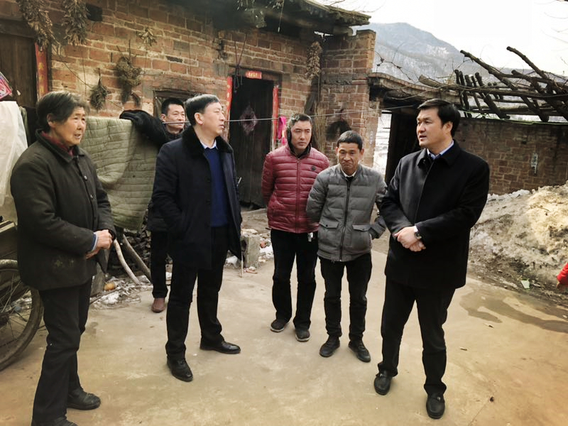 民建“組團(tuán)”慰問(wèn)，企業(yè)送溫暖到家