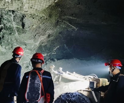 西溝鐵礦｜織密安全防護(hù)網(wǎng)，護(hù)航全年“零傷亡”